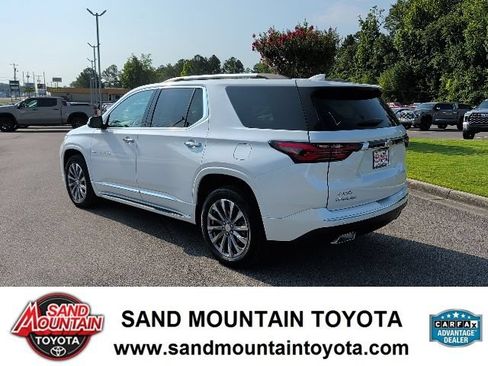 Used 2022 Chevrolet Traverse Premier FWD image 11