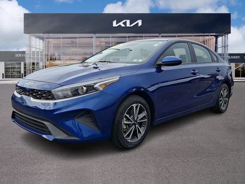 Certified 2023 Kia Forte LXS FWD image 3