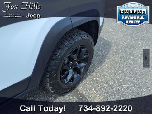 Used 2016 Jeep Cherokee Trailhawk w/ Comfort/Convenience Group AWD/4WD image 5