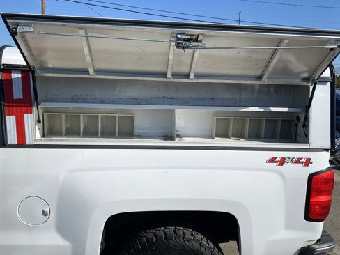 Used 2018 Chevrolet Silverado 1500 LT w/ Trailering Package image 18