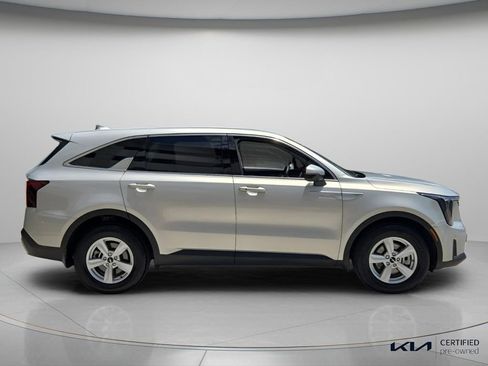 Certified 2026 Kia Sorento LX FWD image 4