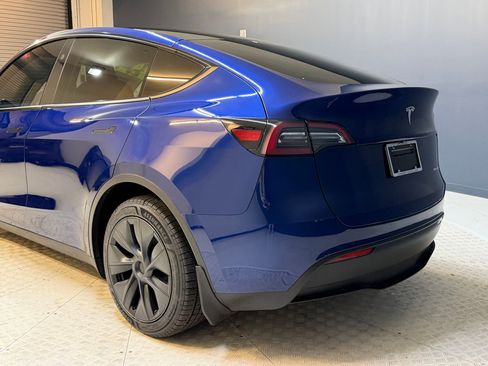 Used 2024 Tesla Model Y Long Range AWD/4WD image 23