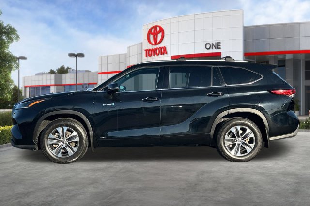 Certified 2021 Toyota Highlander XLE AWD/4WD image 8