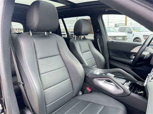 Used 2025 Mercedes-Benz GLS 450 4MATIC image 31