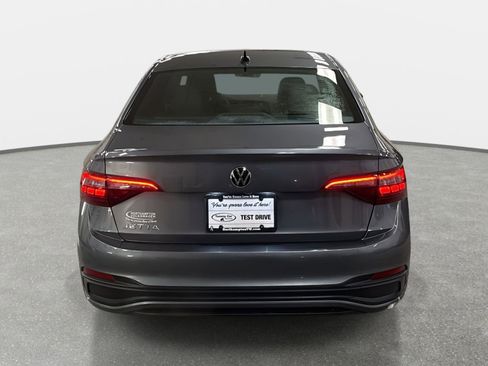 Used 2024 Volkswagen Jetta Sport image 6