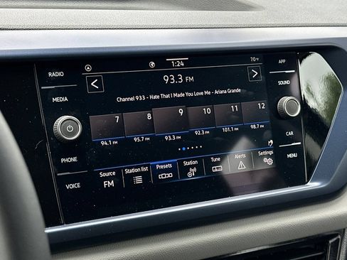 Used 2023 Volkswagen Taos SE w/ Black Wheel Package FWD image 18