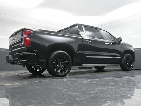 Used 2025 Chevrolet Silverado 1500 High Country AWD/4WD image 38