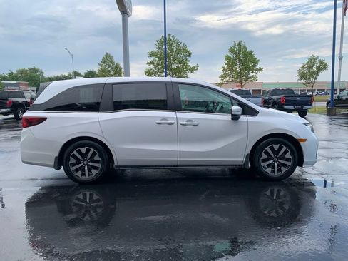 Used 2025 Honda Odyssey EX-L image 2