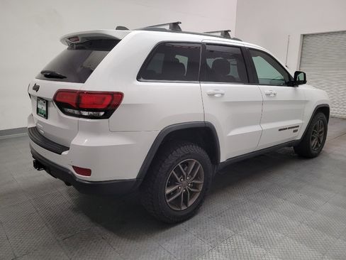 Used 2017 Jeep Grand Cherokee Laredo AWD/4WD image 9