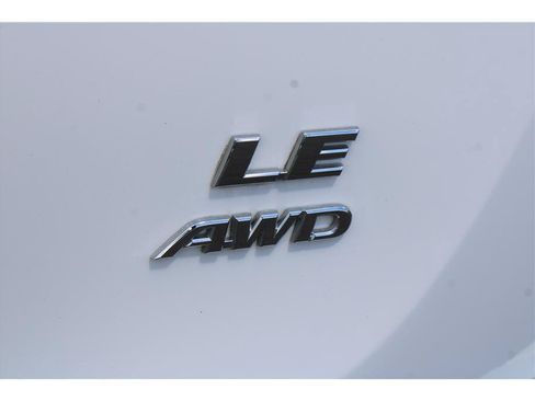 Used 2018 Toyota RAV4 LE w/ All Weather Liner Package AWD/4WD image 33