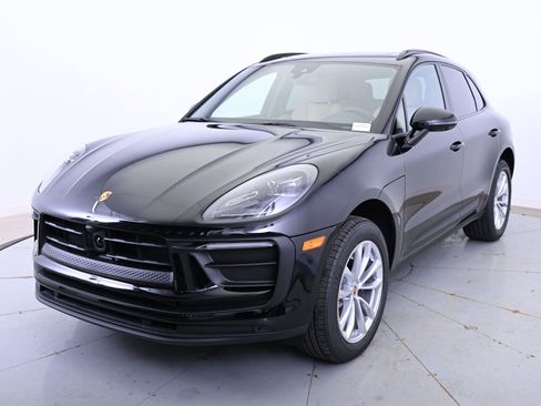 Used 2025 Porsche Macan image 1