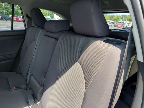 Used 2023 Toyota Highlander LE AWD/4WD image 17