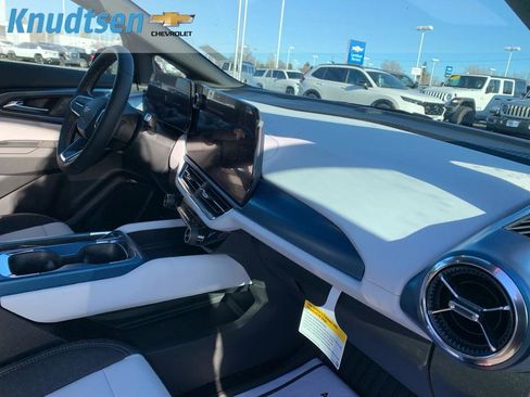New 2026 Chevrolet Equinox EV LT AWD/4WD image 10