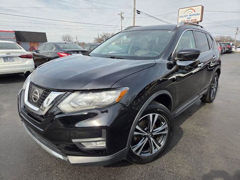 Used 2017 Nissan Rogue SL image 2