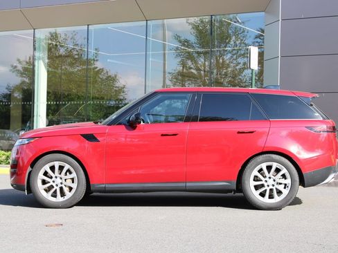 Used 2025 Land Rover Range Rover Sport SE AWD/4WD image 2