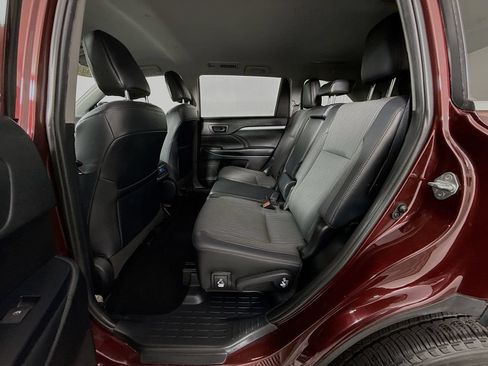 Used 2019 Toyota Highlander Plus AWD/4WD image 22