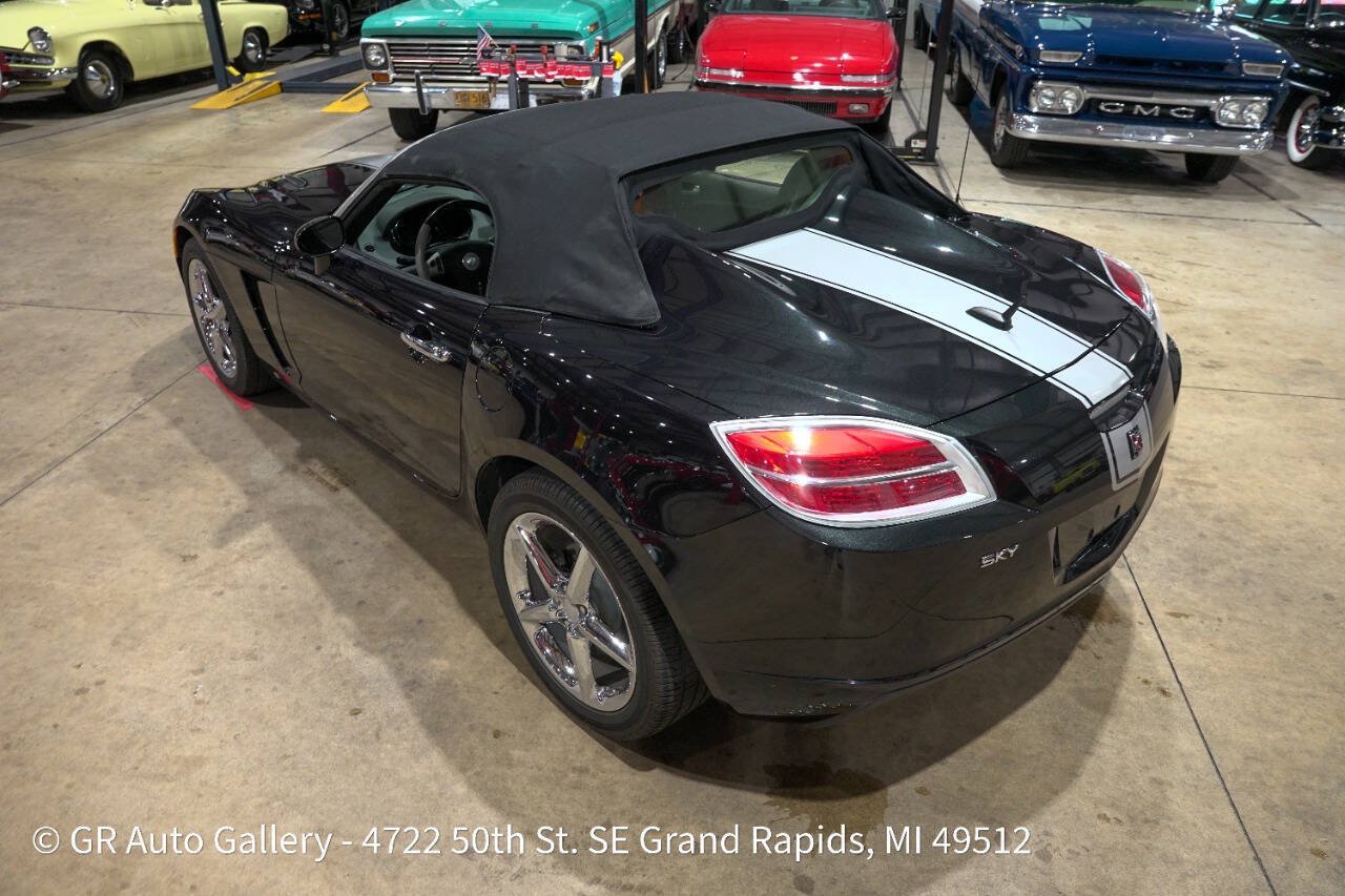 Used 2008 Saturn Sky Carbon Flash RWD image 30