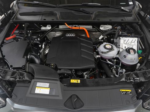 Used 2024 Audi Q5 e Premium Plus w/ Premium Plus Package image 32