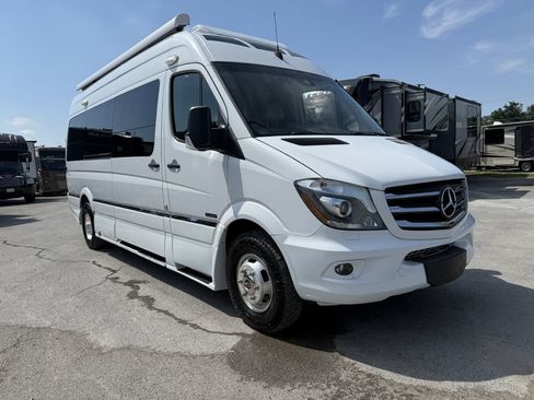 Used 2017 Mercedes-Benz Sprinter 3500 image 2