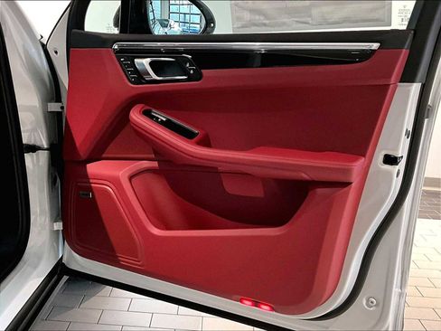 New 2026 Porsche Macan Turbo image 25