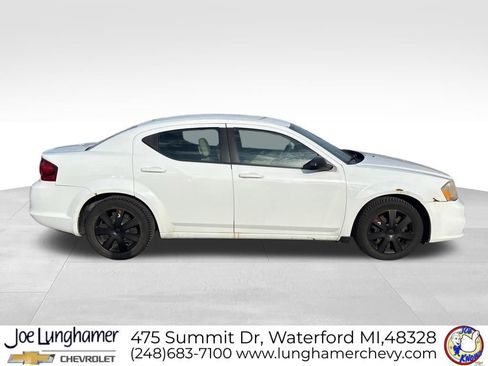 Used 2013 Dodge Avenger SE image 2