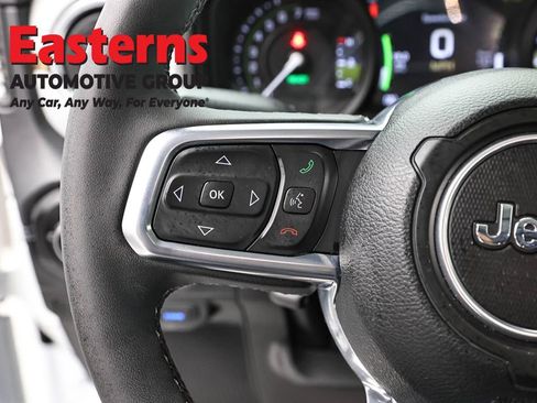 Used 2025 Jeep Wrangler Unlimited Sahara w/ Safety Group AWD/4WD image 15