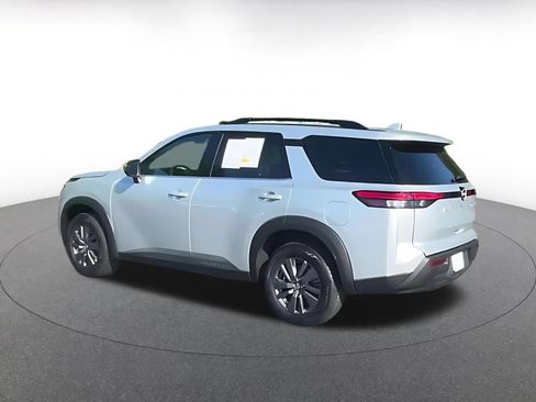 Used 2025 Nissan Pathfinder SV FWD image 7