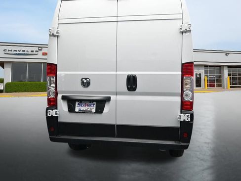 Used 2024 RAM ProMaster 2500 w/ Premium Convenience Group FWD image 4