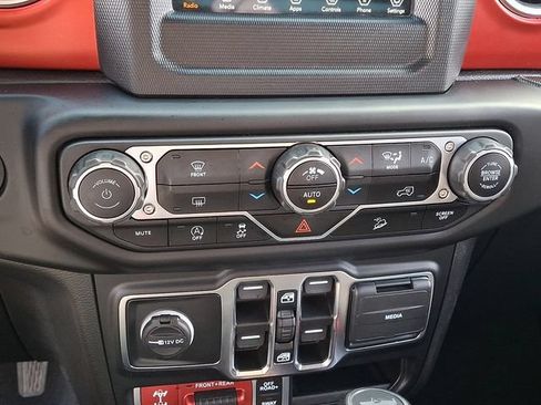Used 2021 Jeep Wrangler Unlimited Rubicon AWD/4WD image 16