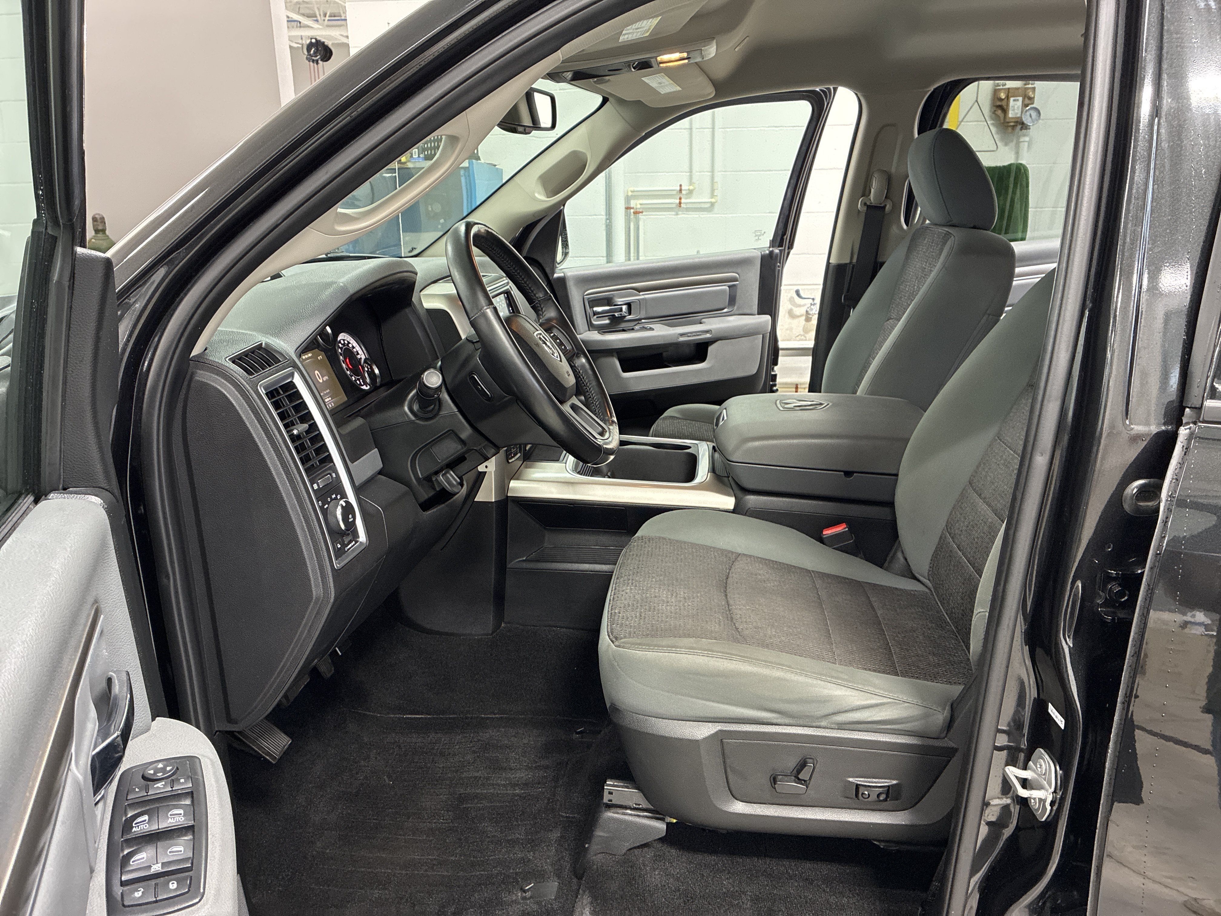 Used 2018 RAM 1500 SLT AWD/4WD image 16