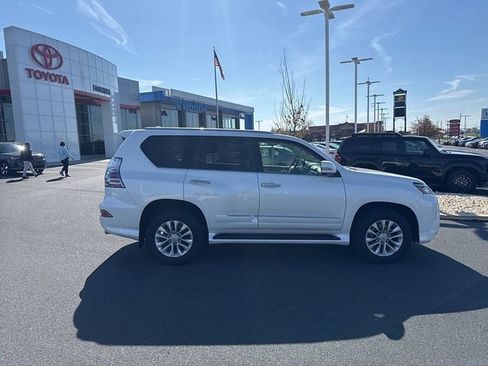 Used 2019 Lexus GX 460 Premium w/ Premium Package image 8