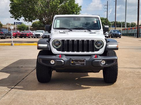 Used 2025 Jeep Wrangler Unlimited Rubicon AWD/4WD image 3