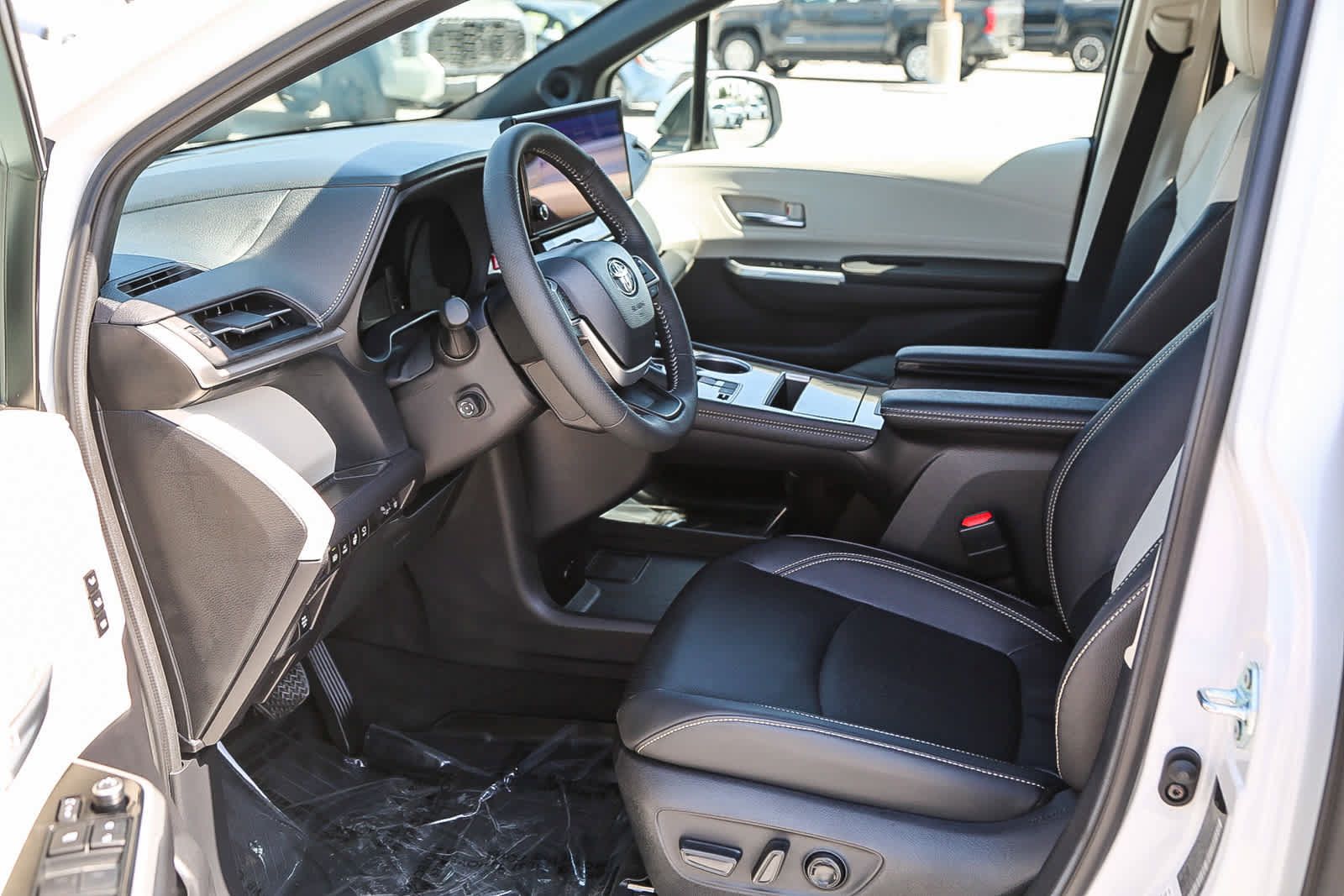 Used 2026 Toyota Sienna Platinum AWD/4WD image 18