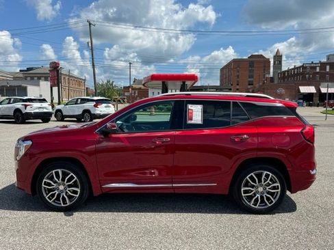 Used 2024 GMC Terrain Denali w/ Denali Premium Package AWD/4WD image 3