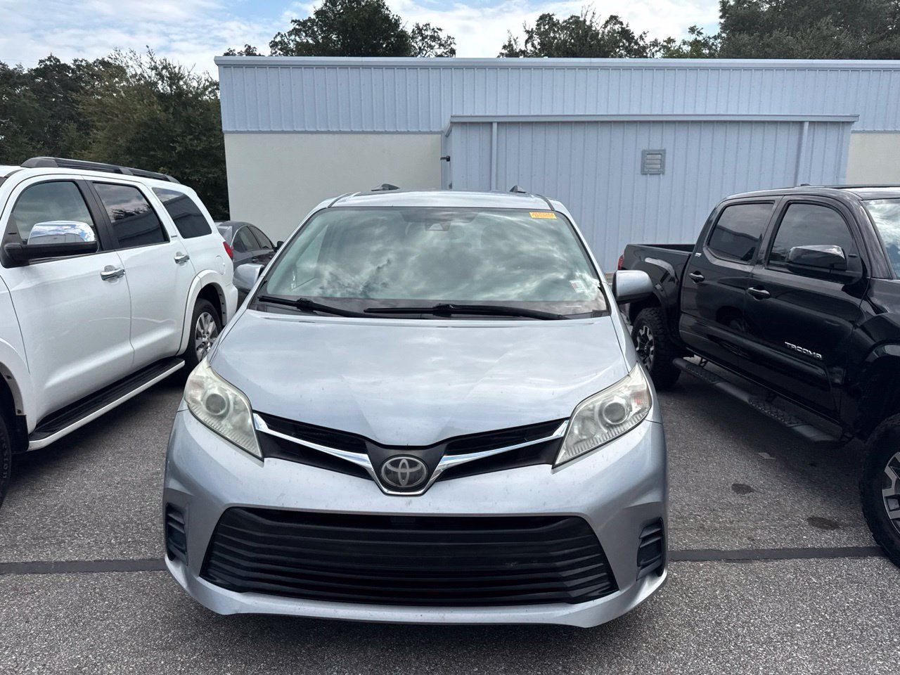Used 2018 Toyota Sienna LE FWD image 2