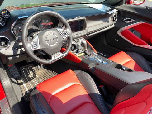 Used 2022 Chevrolet Camaro SS RWD image 7