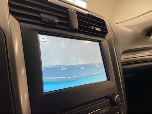 Used 2018 Ford Fusion SE w/ Fusion SE Technology Package image 30