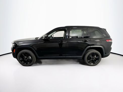 Used 2023 Jeep Grand Cherokee Limited w/ Black Appearance Package image 8