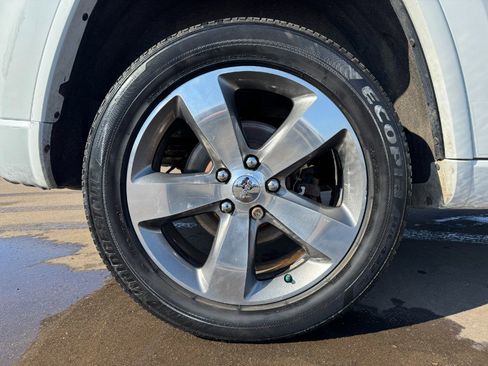 Used 2014 Jeep Grand Cherokee Overland image 13