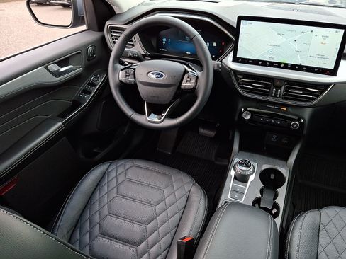 Used 2023 Ford Escape SE w/ PHEV Premium Package FWD image 14