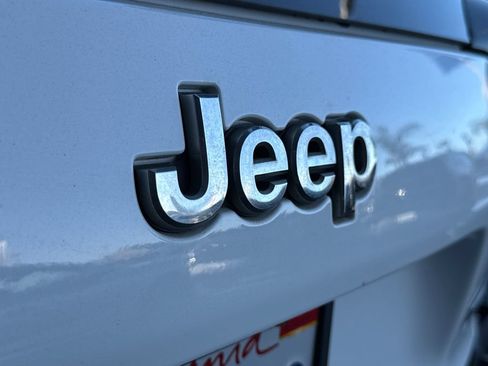 Used 2020 Jeep Cherokee Latitude FWD image 7