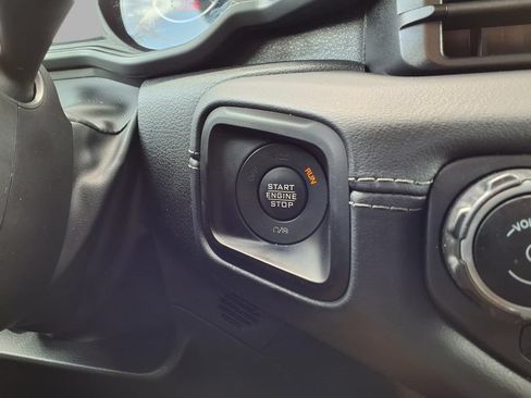 Used 2025 Jeep Wrangler Unlimited Rubicon AWD/4WD image 8