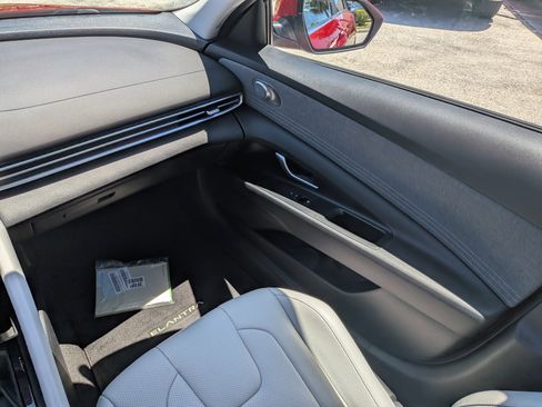 Used 2023 Hyundai Elantra Limited FWD image 16