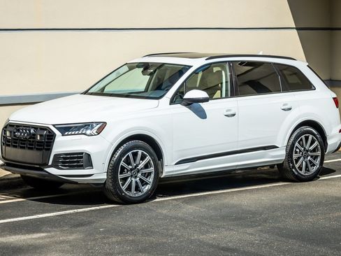 Used 2023 Audi Q7 2.0T Premium Plus w/ Premium Plus Package AWD/4WD image 3