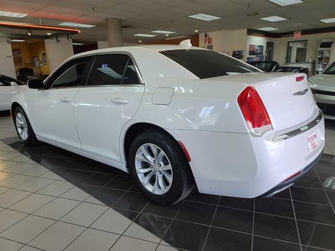 Used 2015 Chrysler 300 Limited image 7