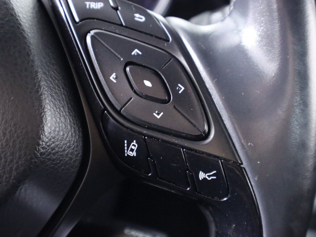 Used 2018 Toyota C-HR XLE FWD image 14