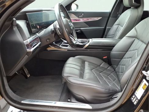 Used 2025 BMW 740i xDrive AWD/4WD image 19