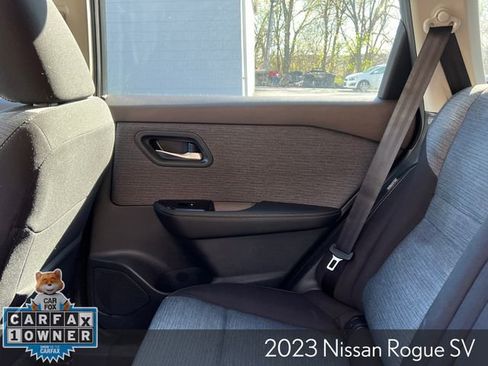 Used 2023 Nissan Rogue SV image 18