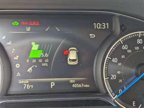 Used 2023 Toyota Venza XLE image 32