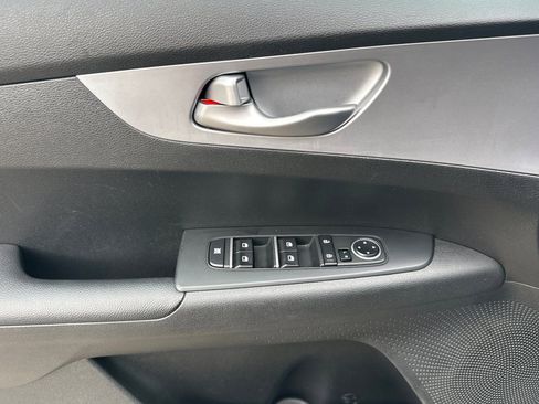 Used 2023 Kia Forte LXS w/ LXS Technology Package image 12